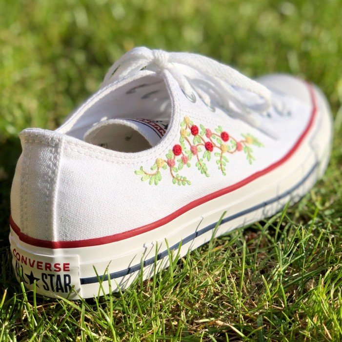 Renkli Çiçek Desenli Özel Nakışlı Beyaz Sneaker Renkli Çiçek Desenli Özel Nakışlı Beyaz Sneaker