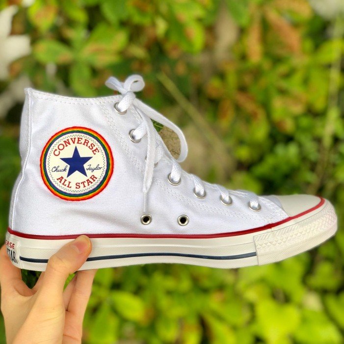 Renkli Çiçek Desenli Özel Nakışlı Beyaz Sneaker Renkli Çiçek Desenli Özel Nakışlı Beyaz Sneaker