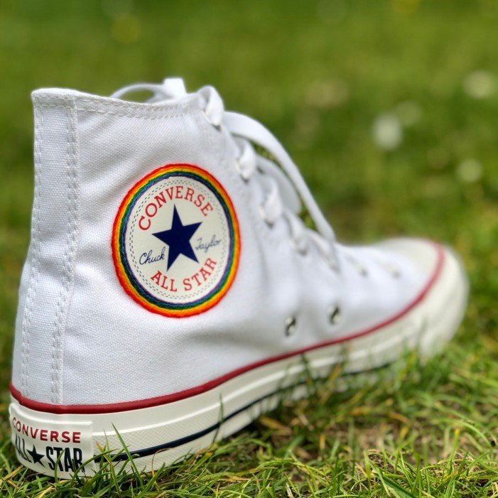 Renkli Çiçek Desenli Özel Nakışlı Beyaz Sneaker Renkli Çiçek Desenli Özel Nakışlı Beyaz Sneaker