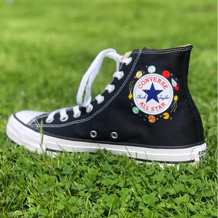 Renkli Çiçek Desenli Özel Nakışlı Siyah Sneaker Renkli Çiçek Desenli Özel Nakışlı Siyah Sneaker