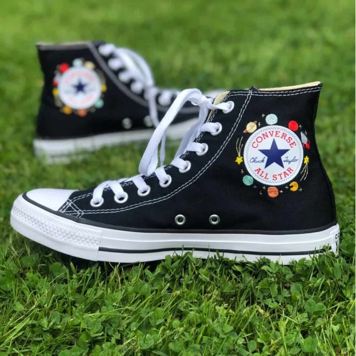 Renkli Çiçek Desenli Özel Nakışlı Siyah Sneaker Renkli Çiçek Desenli Özel Nakışlı Siyah Sneaker