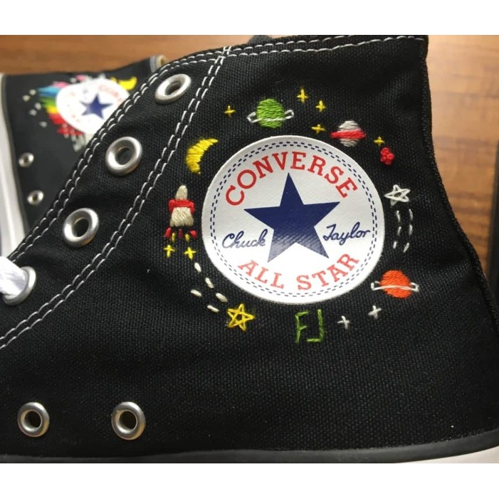 Renkli Çiçek Desenli Özel Nakışlı Siyah Sneaker Renkli Çiçek Desenli Özel Nakışlı Siyah Sneaker