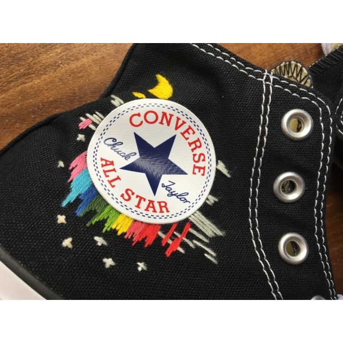 Renkli Çiçek Desenli Özel Nakışlı Siyah Sneaker Renkli Çiçek Desenli Özel Nakışlı Siyah Sneaker