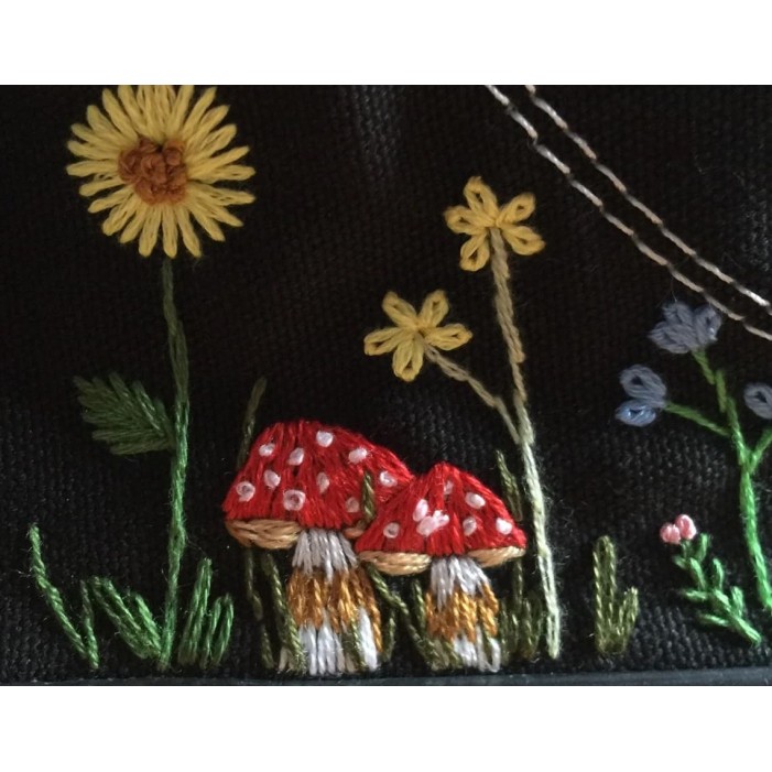 Renkli Çiçek Desenli Özel Nakışlı Siyah Sneaker Renkli Çiçek Desenli Özel Nakışlı Siyah Sneaker