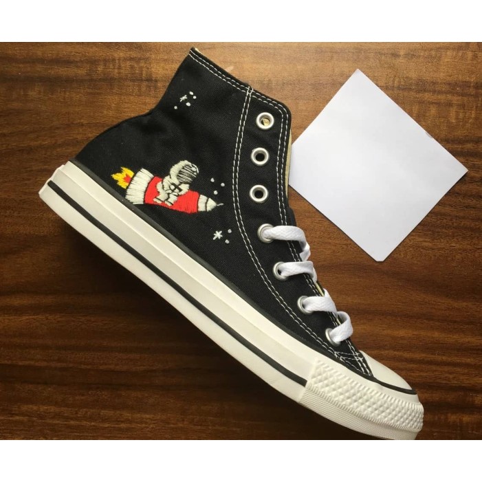 Renkli Çiçek Desenli Özel Nakışlı Siyah Sneaker Renkli Çiçek Desenli Özel Nakışlı Siyah Sneaker