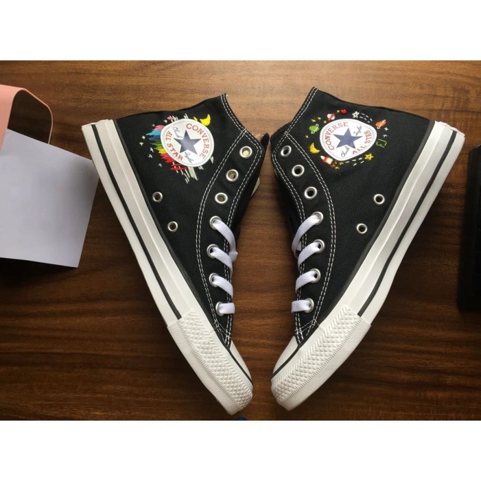 Renkli Çiçek Desenli Özel Nakışlı Siyah Sneaker Renkli Çiçek Desenli Özel Nakışlı Siyah Sneaker