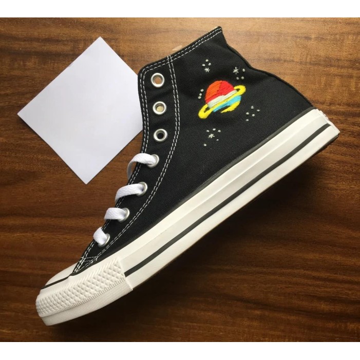 Renkli Çiçek Desenli Özel Nakışlı Siyah Sneaker Renkli Çiçek Desenli Özel Nakışlı Siyah Sneaker