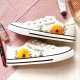 Renkli Çiçek Desenli Özel Nakışlı Beyaz Sneaker Renkli Çiçek Desenli Özel Nakışlı Beyaz Sneaker