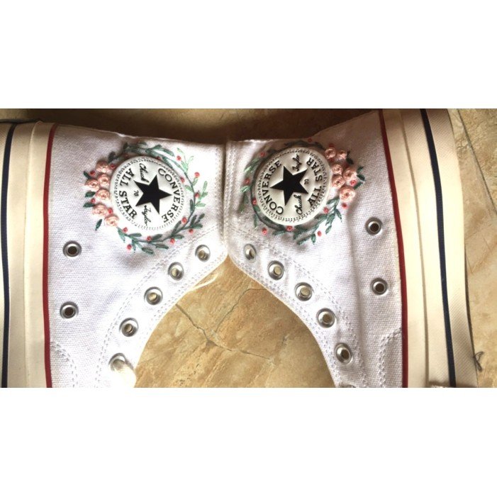 Renkli Çiçek Desenli Özel Nakışlı Beyaz Sneaker Renkli Çiçek Desenli Özel Nakışlı Beyaz Sneaker