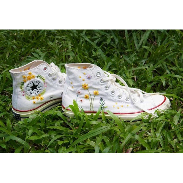 Renkli Çiçek Desenli Özel Nakışlı Beyaz Sneaker Renkli Çiçek Desenli Özel Nakışlı Beyaz Sneaker