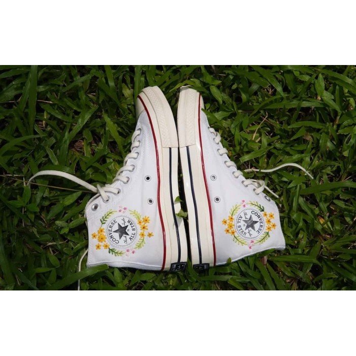 Renkli Çiçek Desenli Özel Nakışlı Beyaz Sneaker Renkli Çiçek Desenli Özel Nakışlı Beyaz Sneaker