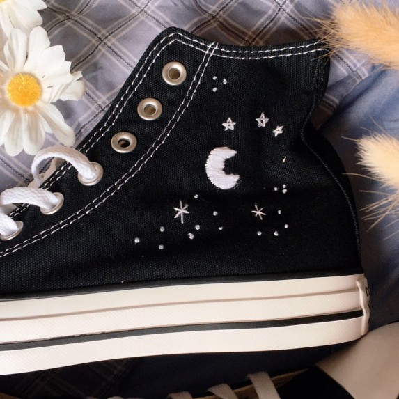Ay ve Yıldız Desenli Özel Nakışlı Siyah Sneaker