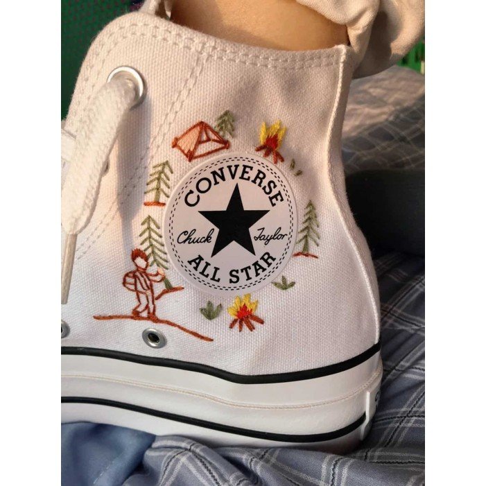 Renkli Çiçek Desenli Özel Nakışlı Beyaz Sneaker Renkli Çiçek Desenli Özel Nakışlı Beyaz Sneaker