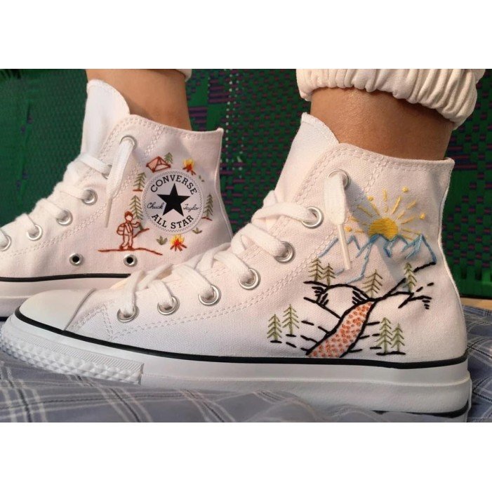 Renkli Çiçek Desenli Özel Nakışlı Beyaz Sneaker Renkli Çiçek Desenli Özel Nakışlı Beyaz Sneaker