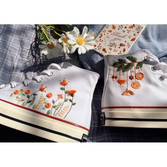 Renkli Çiçek Desenli Özel Nakışlı Beyaz Sneaker Renkli Çiçek Desenli Özel Nakışlı Beyaz Sneaker