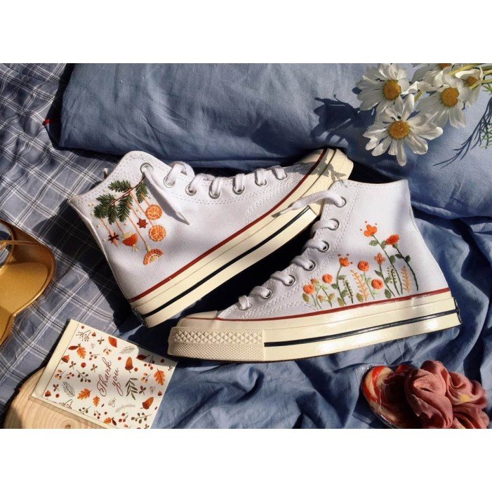 Renkli Çiçek Desenli Özel Nakışlı Beyaz Sneaker Renkli Çiçek Desenli Özel Nakışlı Beyaz Sneaker