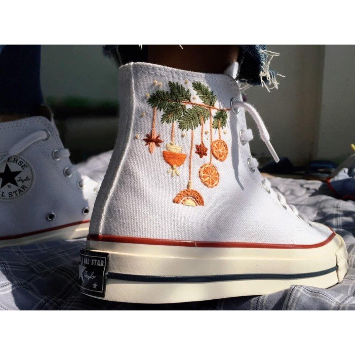 Renkli Çiçek Desenli Özel Nakışlı Beyaz Sneaker Renkli Çiçek Desenli Özel Nakışlı Beyaz Sneaker