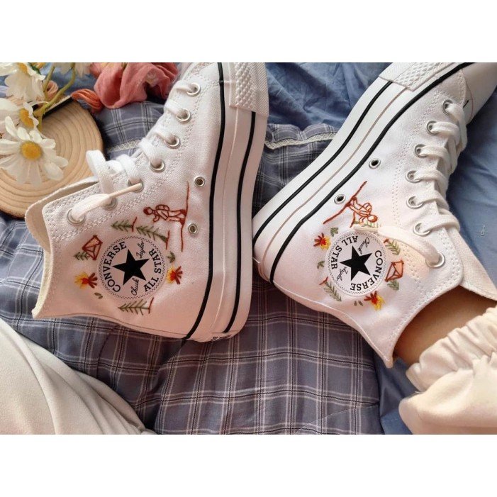 Renkli Çiçek Desenli Özel Nakışlı Beyaz Sneaker Renkli Çiçek Desenli Özel Nakışlı Beyaz Sneaker