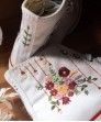 Renkli Çiçek Desenli Özel Nakışlı Beyaz Sneaker