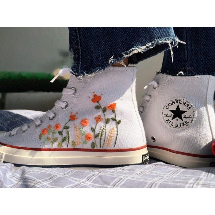 Renkli Çiçek Desenli Özel Nakışlı Beyaz Sneaker Renkli Çiçek Desenli Özel Nakışlı Beyaz Sneaker
