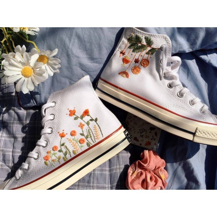 Renkli Çiçek Desenli Özel Nakışlı Beyaz Sneaker Renkli Çiçek Desenli Özel Nakışlı Beyaz Sneaker