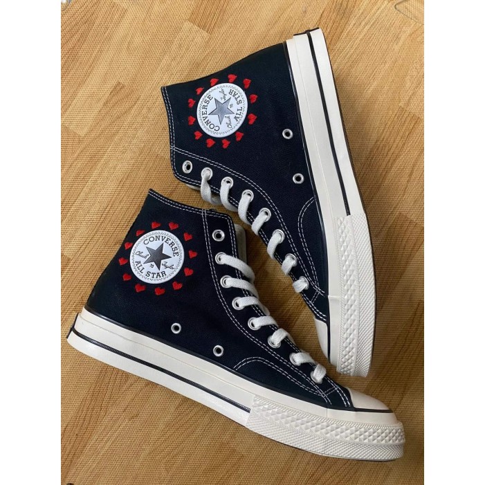 Renkli Çiçek Desenli Özel Nakışlı Siyah Sneaker Renkli Çiçek Desenli Özel Nakışlı Siyah Sneaker
