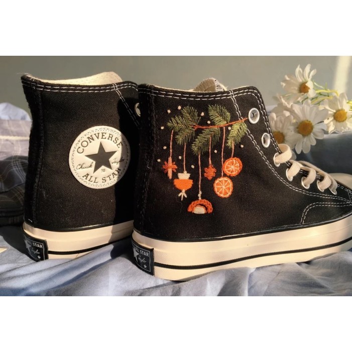 Renkli Çiçek Desenli Özel Nakışlı Siyah Sneaker Renkli Çiçek Desenli Özel Nakışlı Siyah Sneaker