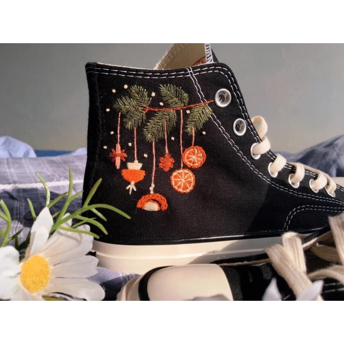Renkli Çiçek Desenli Özel Nakışlı Siyah Sneaker Renkli Çiçek Desenli Özel Nakışlı Siyah Sneaker