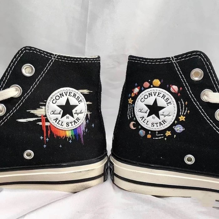 Renkli Çiçek Desenli Özel Nakışlı Siyah Sneaker Renkli Çiçek Desenli Özel Nakışlı Siyah Sneaker