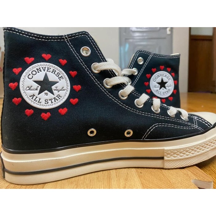 Renkli Çiçek Desenli Özel Nakışlı Siyah Sneaker Renkli Çiçek Desenli Özel Nakışlı Siyah Sneaker