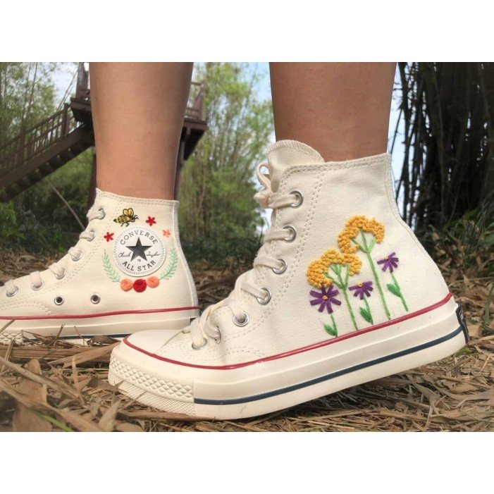Renkli Çiçek Desenli Özel Nakışlı Beyaz Sneaker Renkli Çiçek Desenli Özel Nakışlı Beyaz Sneaker