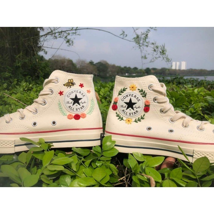 Renkli Çiçek Desenli Özel Nakışlı Beyaz Sneaker Renkli Çiçek Desenli Özel Nakışlı Beyaz Sneaker