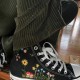 Renkli Çiçek Desenli Özel Nakışlı Siyah Sneaker Renkli Çiçek Desenli Özel Nakışlı Siyah Sneaker