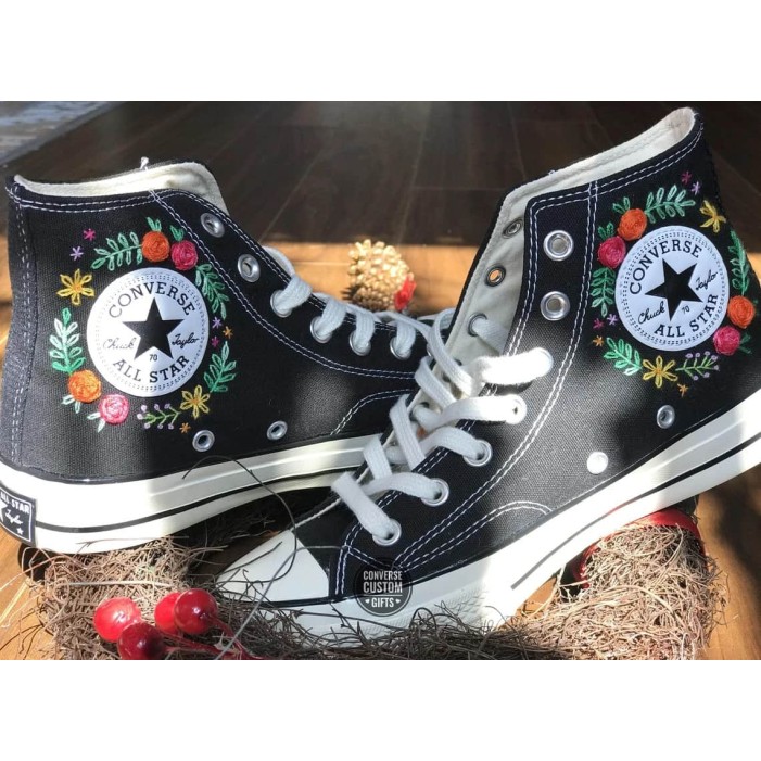 Renkli Çiçek Desenli Özel Nakışlı Siyah Sneaker Renkli Çiçek Desenli Özel Nakışlı Siyah Sneaker