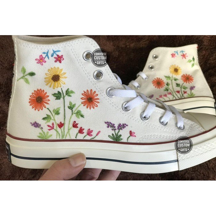 Renkli Çiçek Desenli Özel Nakışlı Beyaz Sneaker Renkli Çiçek Desenli Özel Nakışlı Beyaz Sneaker