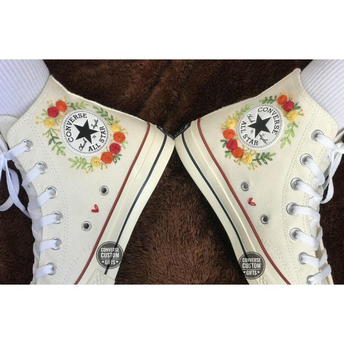 Renkli Çiçek Desenli Özel Nakışlı Beyaz Sneaker Renkli Çiçek Desenli Özel Nakışlı Beyaz Sneaker