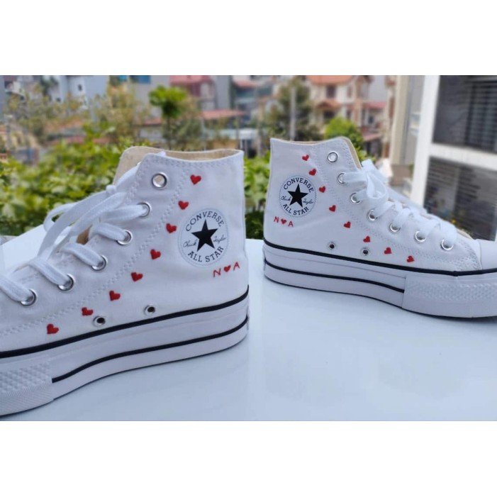 Renkli Çiçek Desenli Özel Nakışlı Beyaz Sneaker Renkli Çiçek Desenli Özel Nakışlı Beyaz Sneaker