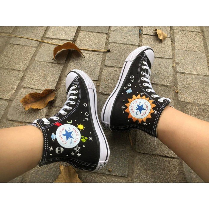 Renkli Çiçek Desenli Özel Nakışlı Siyah Sneaker Renkli Çiçek Desenli Özel Nakışlı Siyah Sneaker