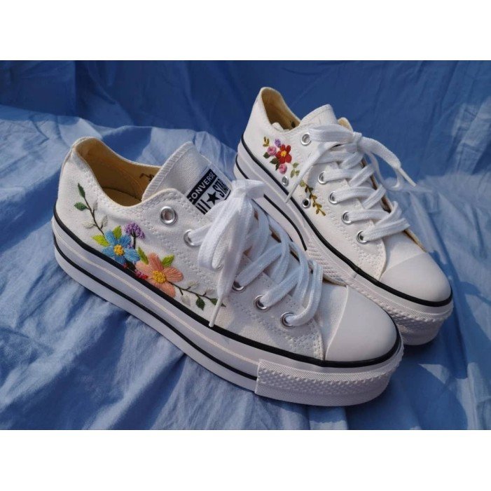 Renkli Çiçek Desenli Özel Nakışlı Beyaz Sneaker Renkli Çiçek Desenli Özel Nakışlı Beyaz Sneaker
