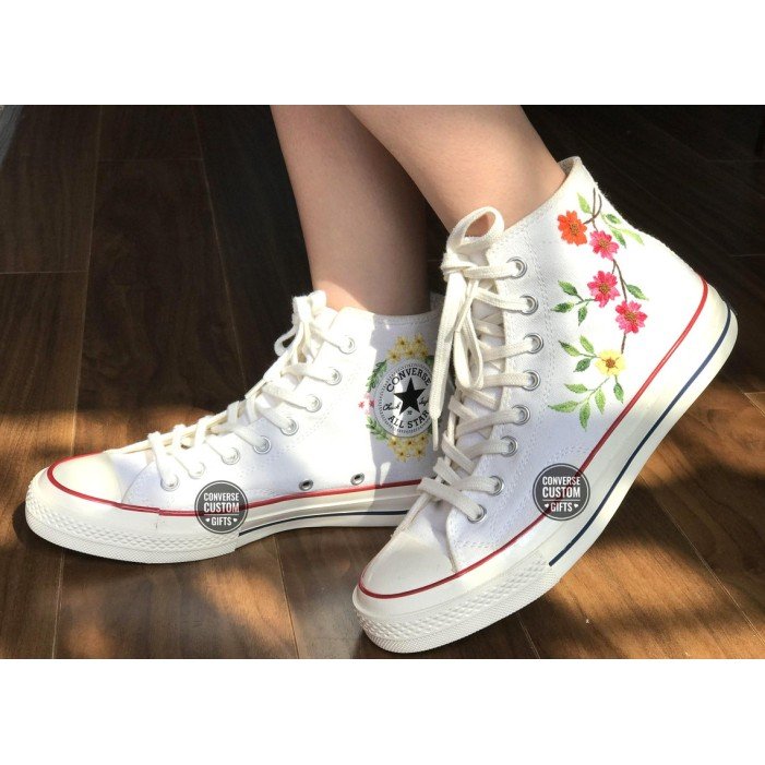 Renkli Çiçek Desenli Özel Nakışlı Beyaz Sneaker Renkli Çiçek Desenli Özel Nakışlı Beyaz Sneaker