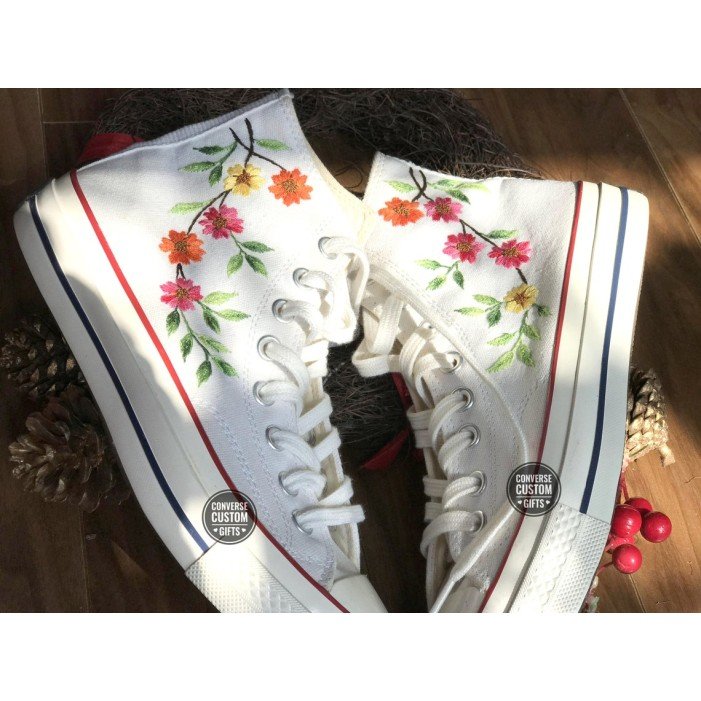 Renkli Çiçek Desenli Özel Nakışlı Beyaz Sneaker Renkli Çiçek Desenli Özel Nakışlı Beyaz Sneaker