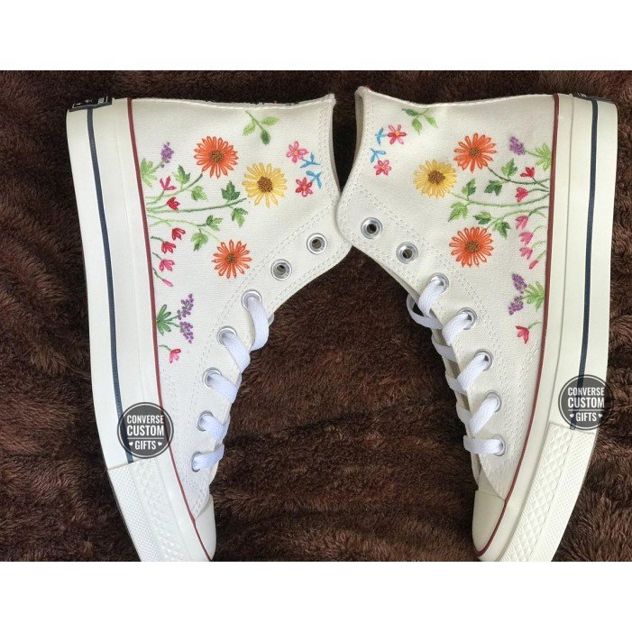 Renkli Çiçek Desenli Özel Nakışlı Beyaz Sneaker Renkli Çiçek Desenli Özel Nakışlı Beyaz Sneaker