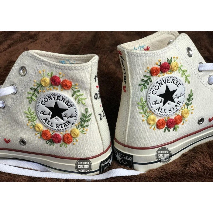 Renkli Çiçek Desenli Özel Nakışlı Beyaz Sneaker Renkli Çiçek Desenli Özel Nakışlı Beyaz Sneaker