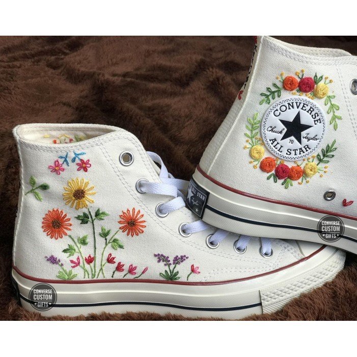 Renkli Çiçek Desenli Özel Nakışlı Beyaz Sneaker Renkli Çiçek Desenli Özel Nakışlı Beyaz Sneaker