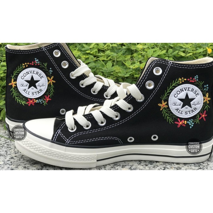 Renkli Çiçek Desenli Özel Nakışlı Siyah Sneaker Renkli Çiçek Desenli Özel Nakışlı Siyah Sneaker