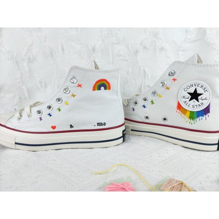 Renkli Çiçek Desenli Özel Nakışlı Beyaz Sneaker Renkli Çiçek Desenli Özel Nakışlı Beyaz Sneaker