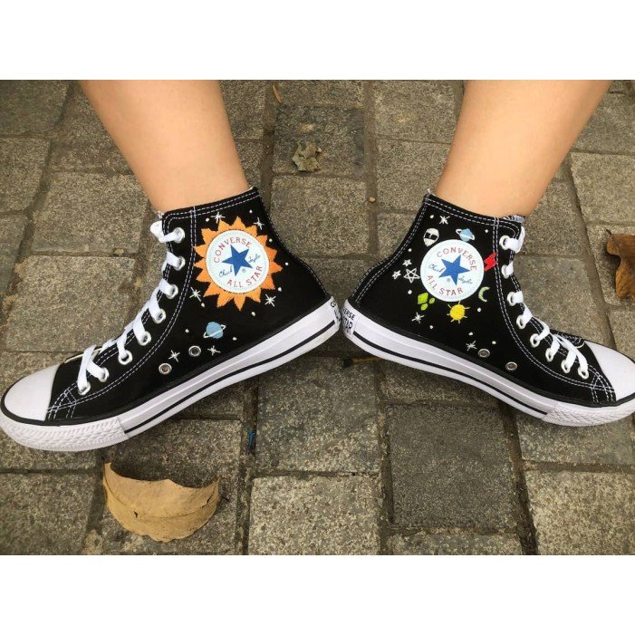 Renkli Çiçek Desenli Özel Nakışlı Siyah Sneaker Renkli Çiçek Desenli Özel Nakışlı Siyah Sneaker