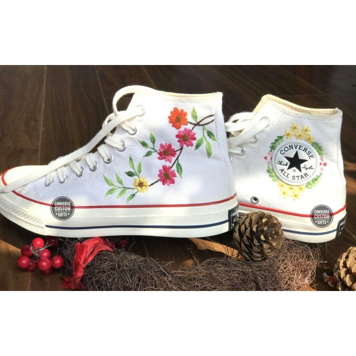 Renkli Çiçek Desenli Özel Nakışlı Beyaz Sneaker Renkli Çiçek Desenli Özel Nakışlı Beyaz Sneaker