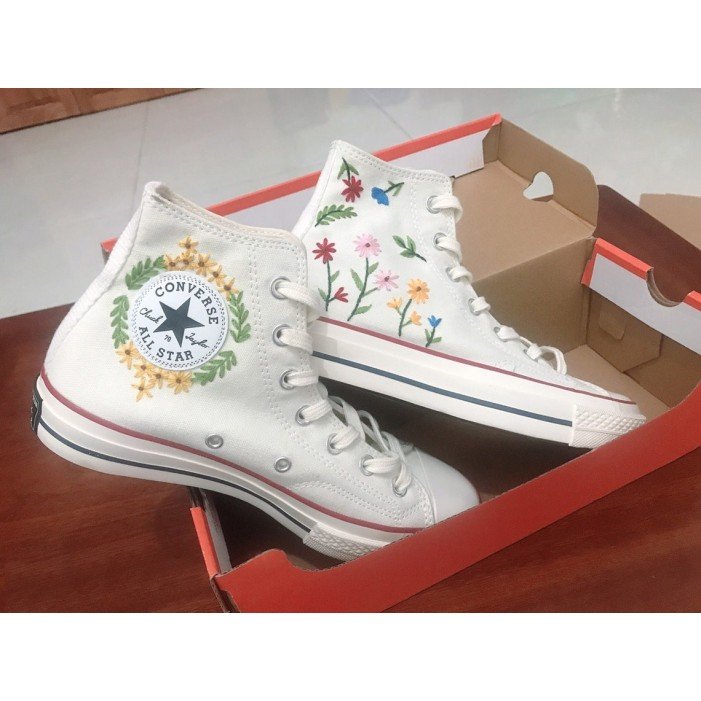 Renkli Çiçek Desenli Özel Nakışlı Beyaz Sneaker Renkli Çiçek Desenli Özel Nakışlı Beyaz Sneaker