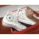 Renkli Çiçek Desenli Özel Nakışlı Beyaz Sneaker Renkli Çiçek Desenli Özel Nakışlı Beyaz Sneaker